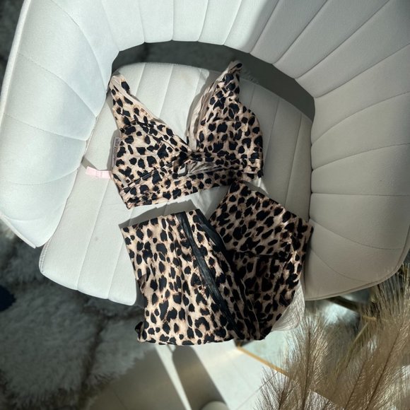 Victoria Secret Leopard Printed Workout Set with Bralette Top and Bottoms - Picture 1 of 3
